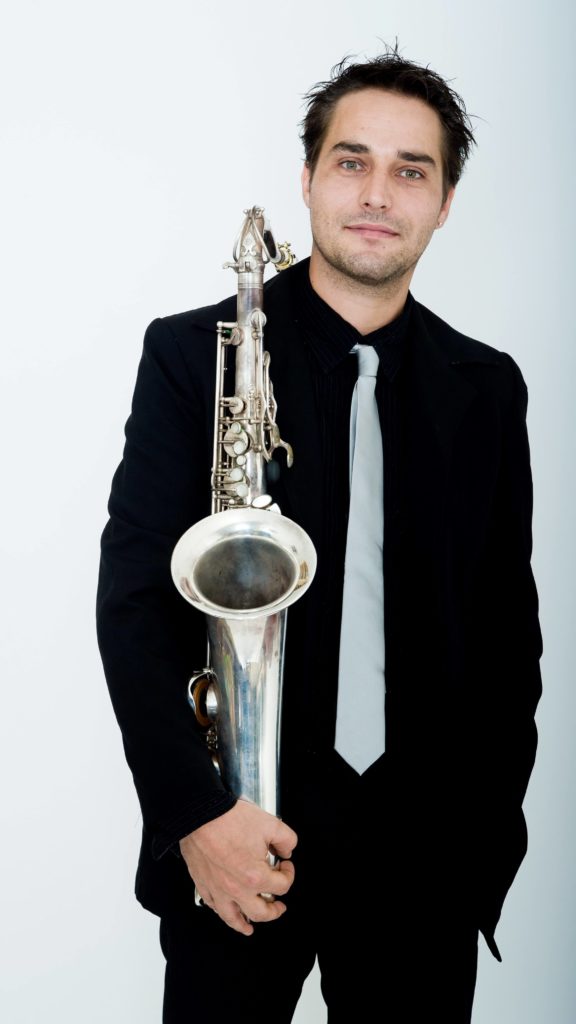 Saxophoniste avec DJ mariage soiree entreprise cocktail reception vin d'honneur show live performance nord hauts de france