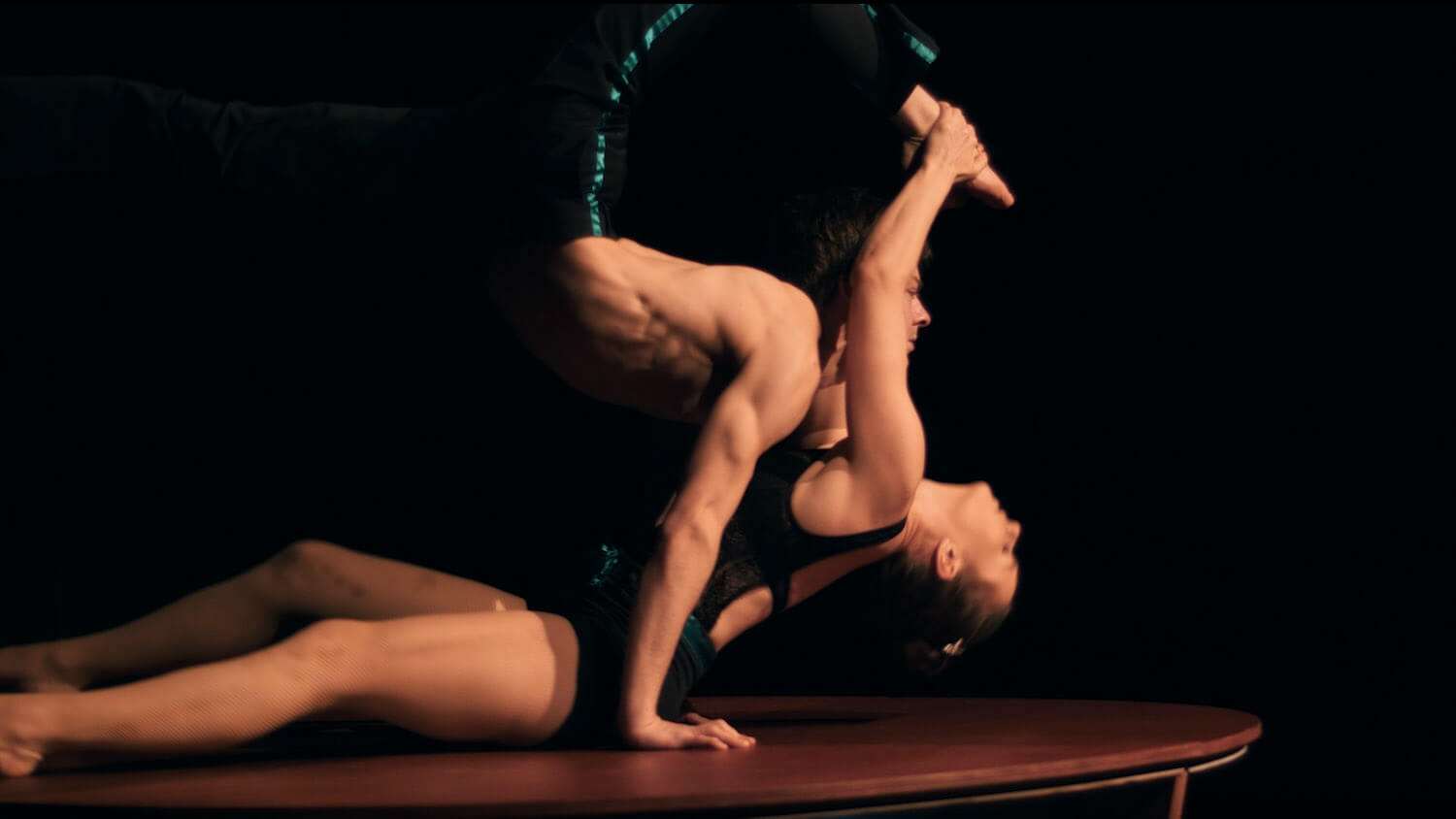 duo spectacle cirque porté sol pour evenements entreprise sur Paris et en Ile de France
