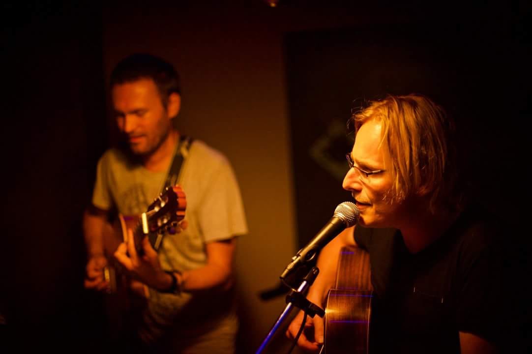 Guitaristes chanteurs pour concerts et évènements sur lille et belgique