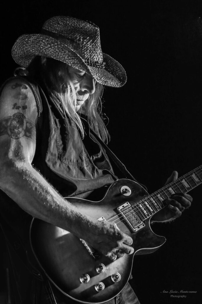 Portrait de Zak Perry - Musicien talentueux - Poète texan - Guitariste renommé