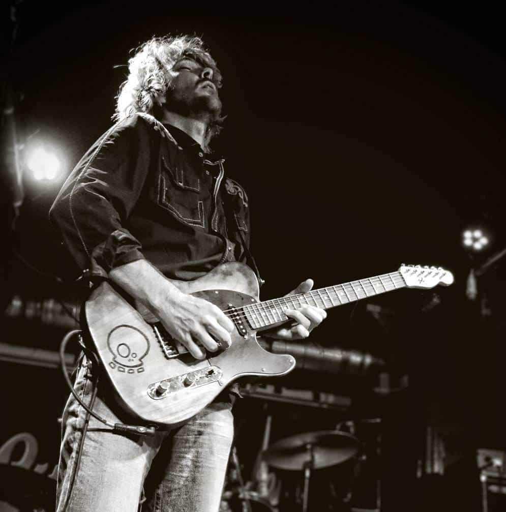 Zak Perry en concert - Énergie rock captivante - Blues-sphere de Liège - Artiste renommé