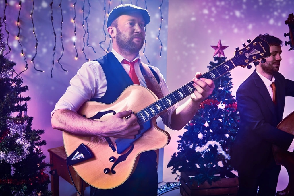 guitariste-animation-Noël-Lile-Nord-JLB-Prod guitariste-animation-Noël-Lille-Nord-JLB-Prod