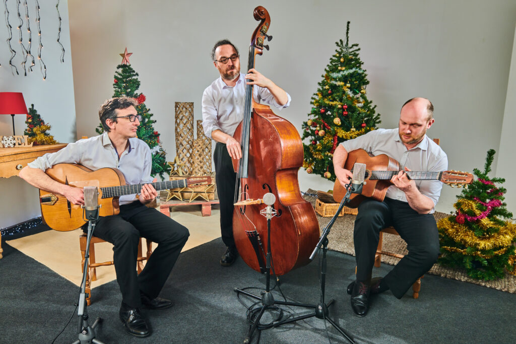 groupe jazz manouche noel Lille groupe jazz manouche noel Lille
